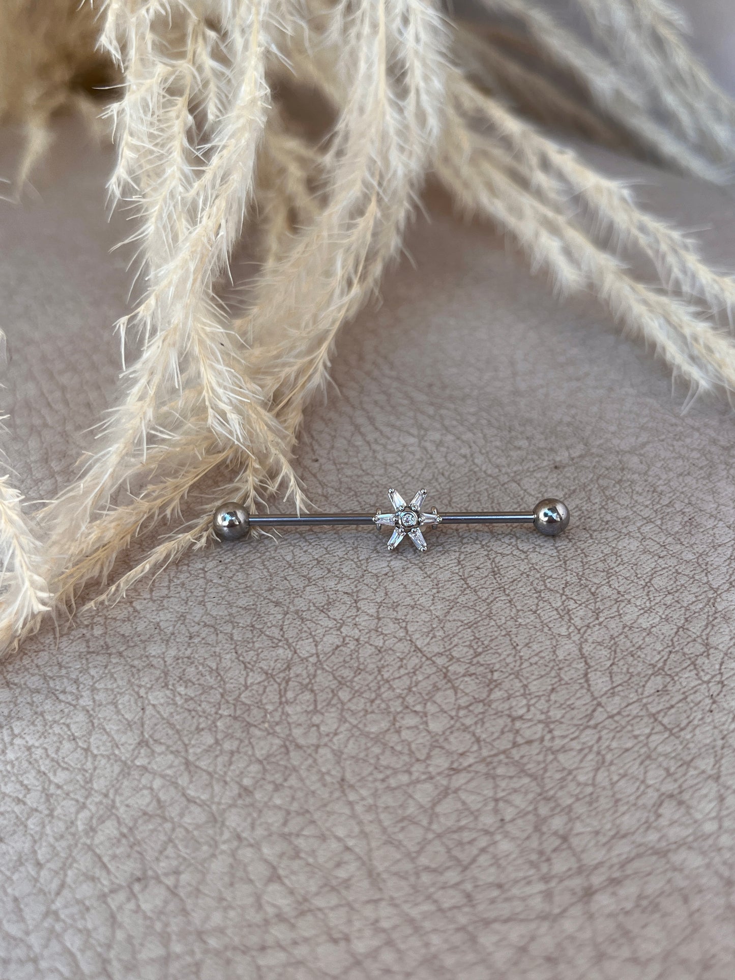 Piercing Flor plateada
