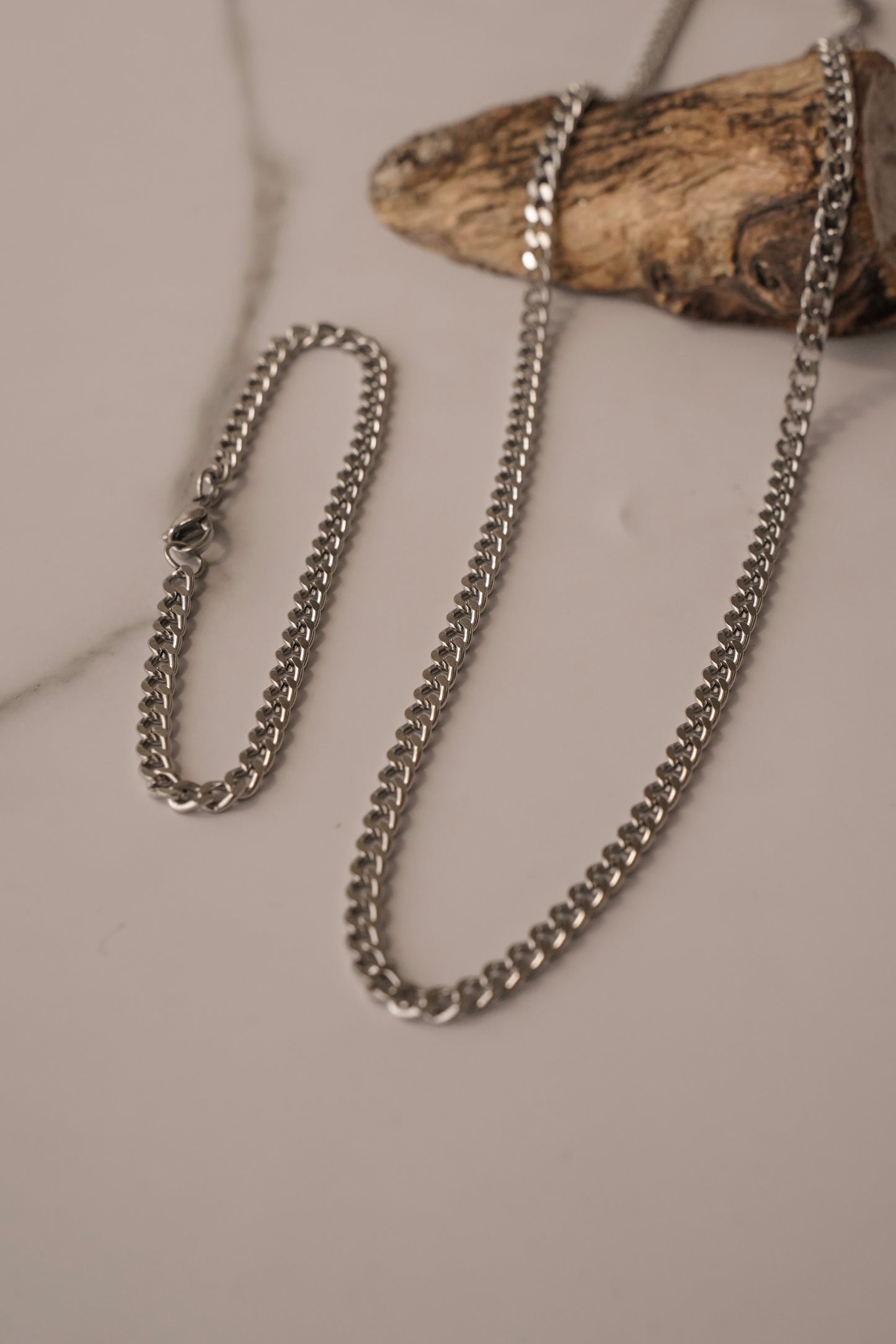 Collar y brazalete lomo
