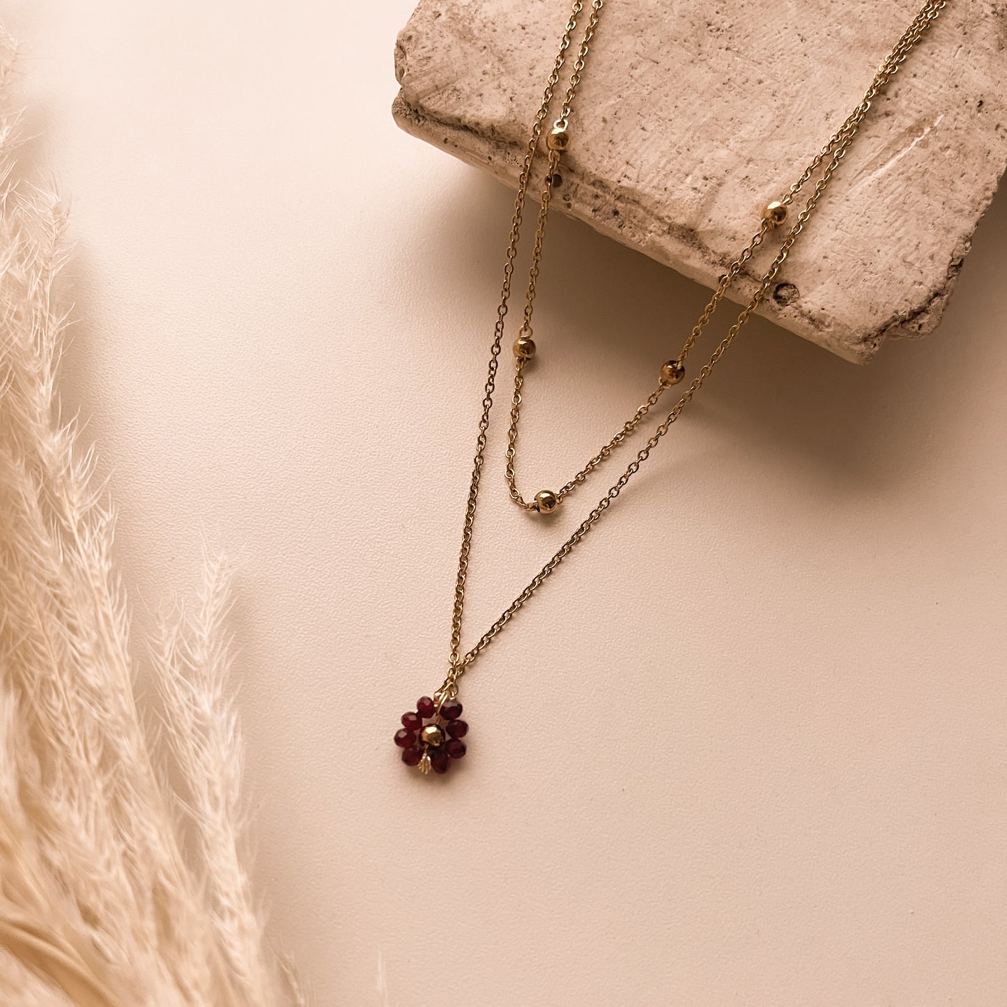 Collar doble flor roja