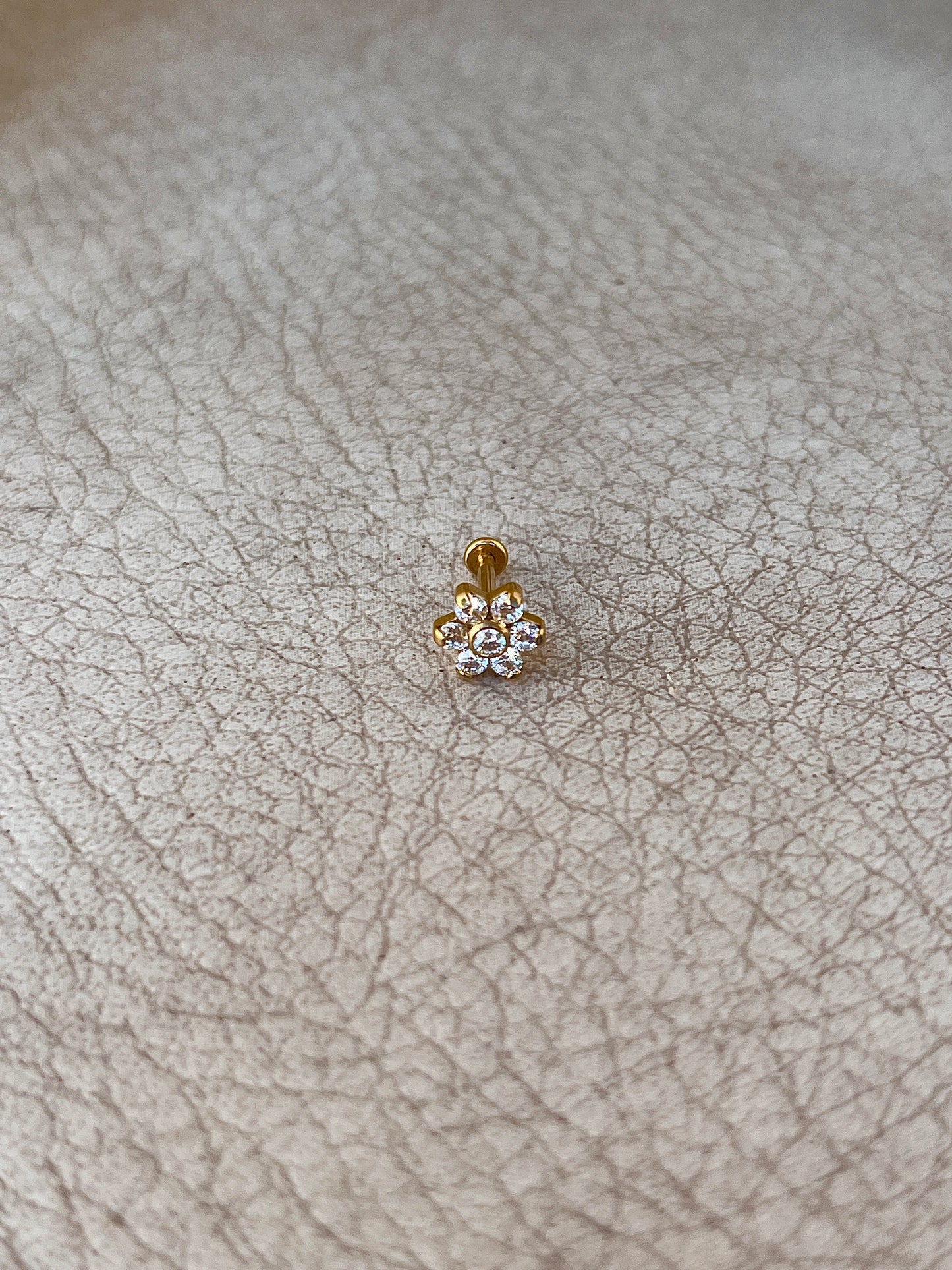 Piercing flor brillante