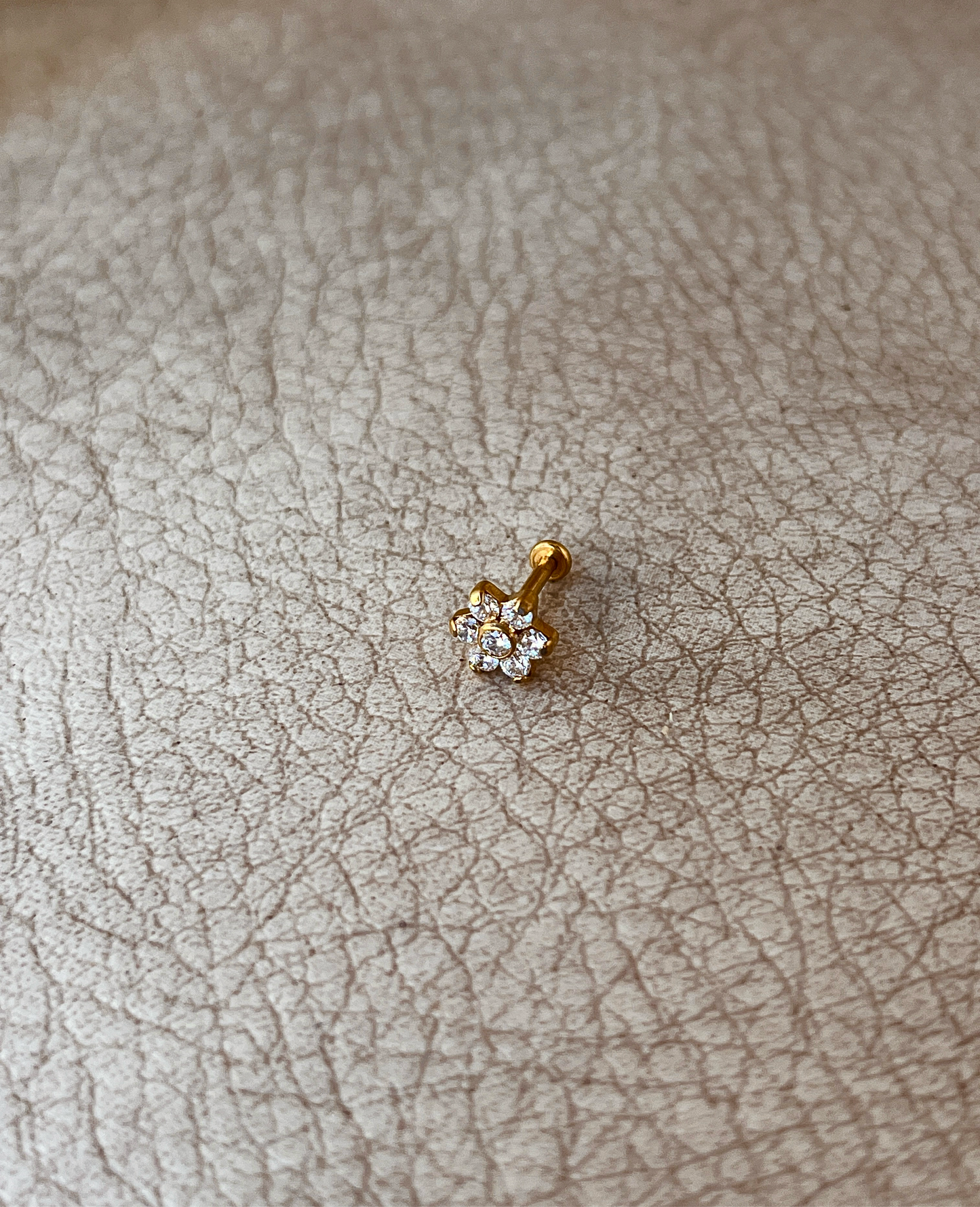 Piercing flor brillante