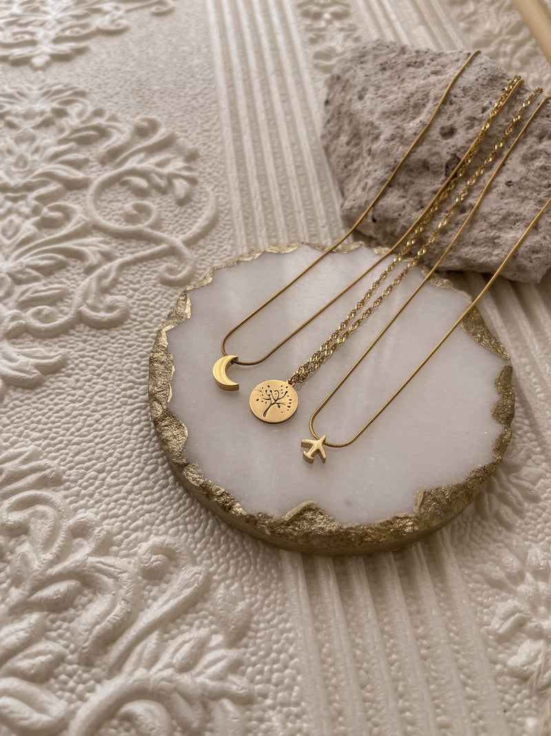 Collares golden con significado