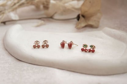 ARETES PEGADOS CEREZA