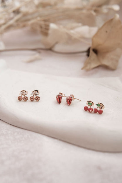 ARETES PEGADOS CEREZA