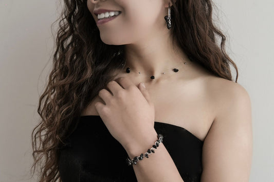 COLLAR PIEDRAS NEGRAS