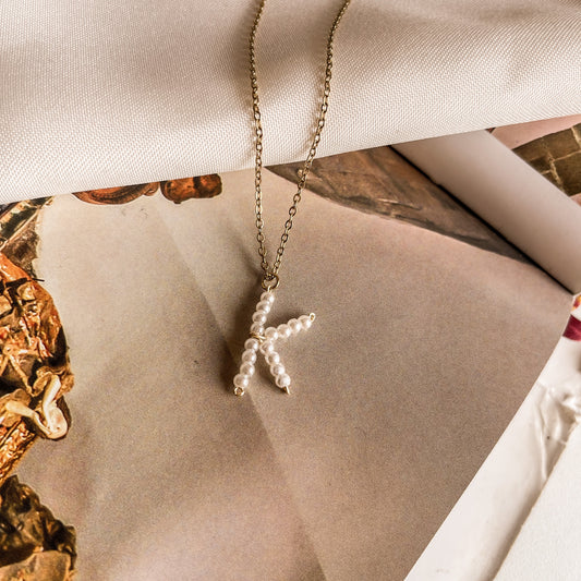 Collar con inicial de Perlas