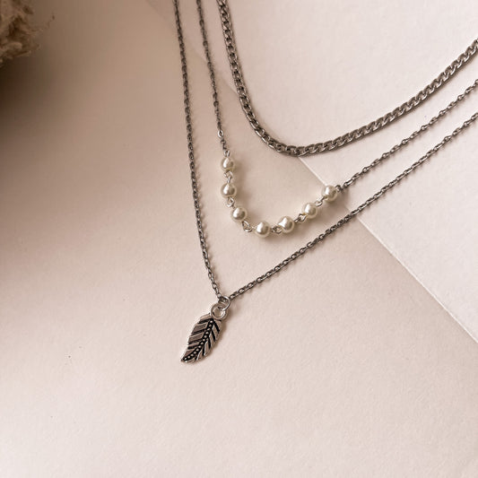 Collar triple hoja plateada