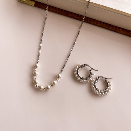 Collar Perlas y argolla plateada